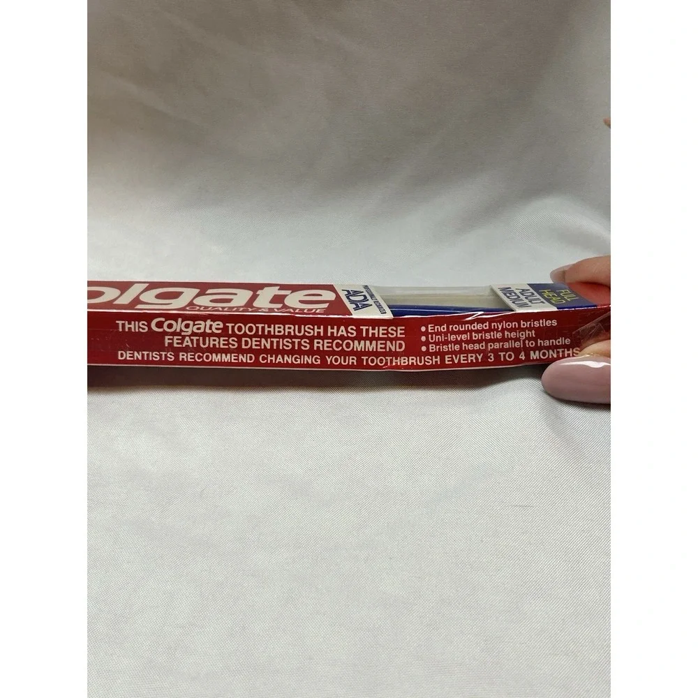 VTG Colgate Full Head Adult Medium Toothbrushes New Lot Of Five